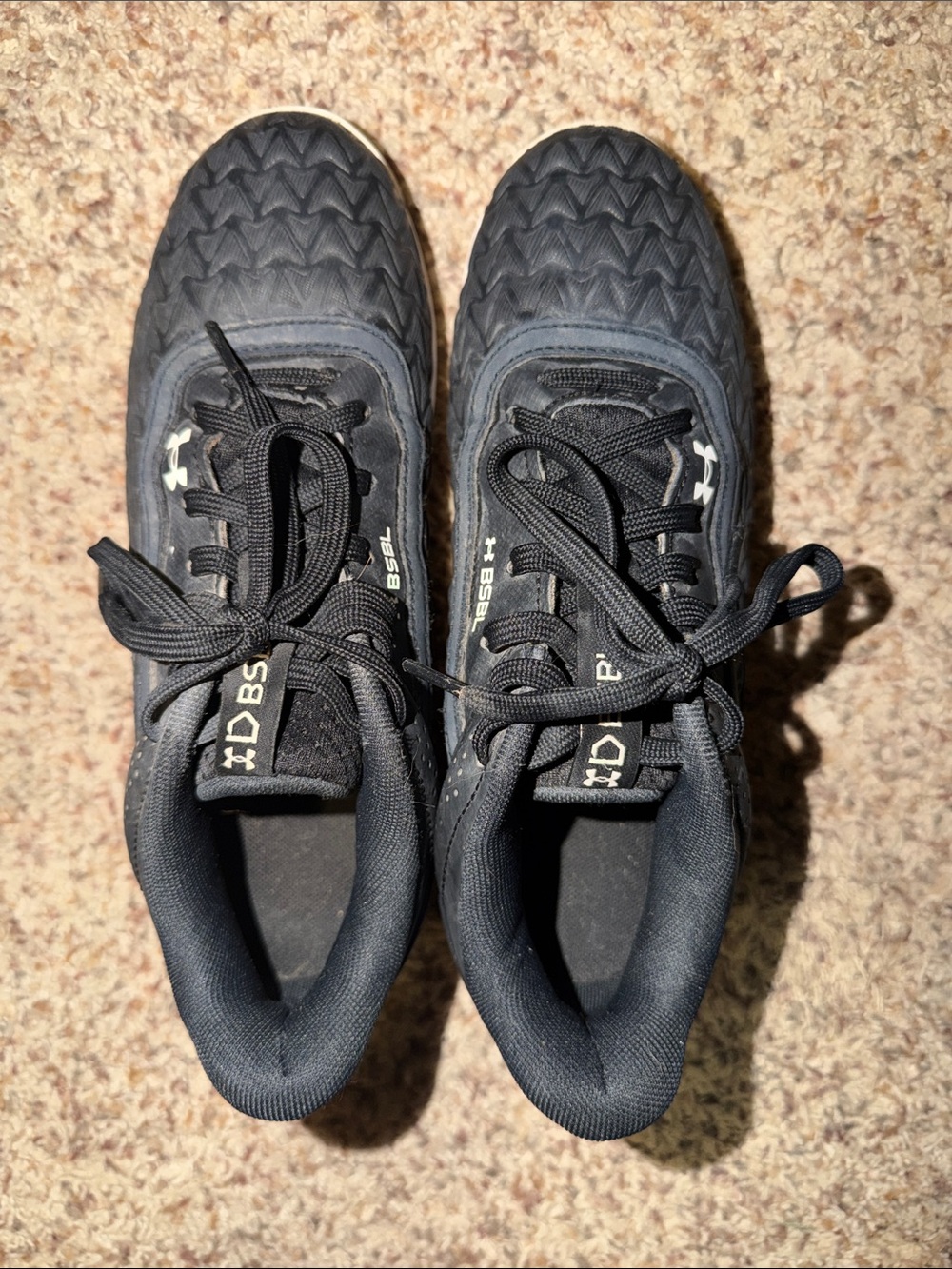 Under Armour Black 4.5 boys baseball cleats - Picture 5 of 5
